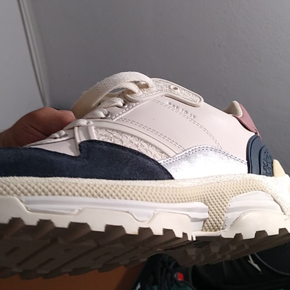 Coach Women’s Shoes. - Picture 4 of 5